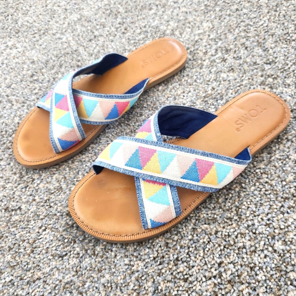 VGUC Toms Viv Vibrant Geometric Slides - 6.5 slip on